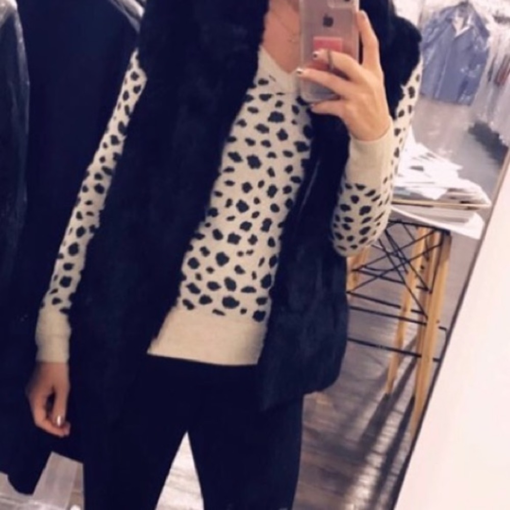 Light grey/tan leopard Loft v neck sweater